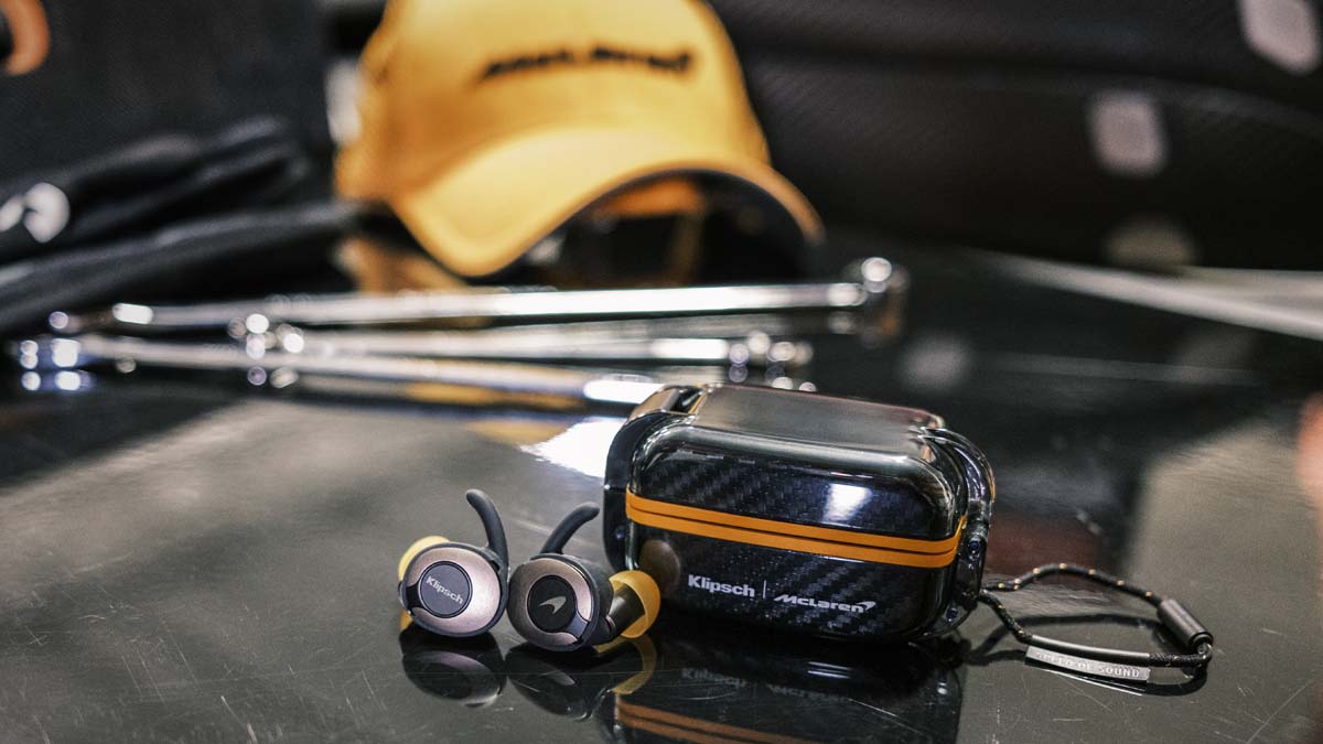 Los auriculares que usa Carlos Sainz Jr. en la Fórmula 1 1 apertura 57