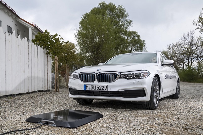 Cargar el coche sin cables ya es posible: BMW Digital Charging Service 1 bmw digital charging service