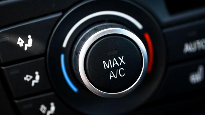 Aire acondicionado del coche: ¿cuánto cuesta recargarlo? 1 botonaireacondicionado