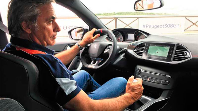 Carlos Sainz prueba el Peugeot 308 GTI 1 carlossainz 2