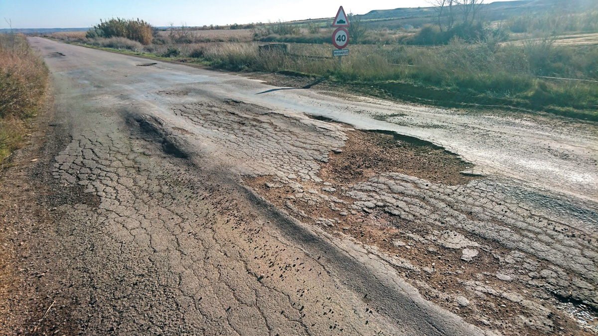 A quién reclamar si has sufrido una avería o accidente por el mal estado de la carretera 1 firme en mal estado 4 scaled 1
