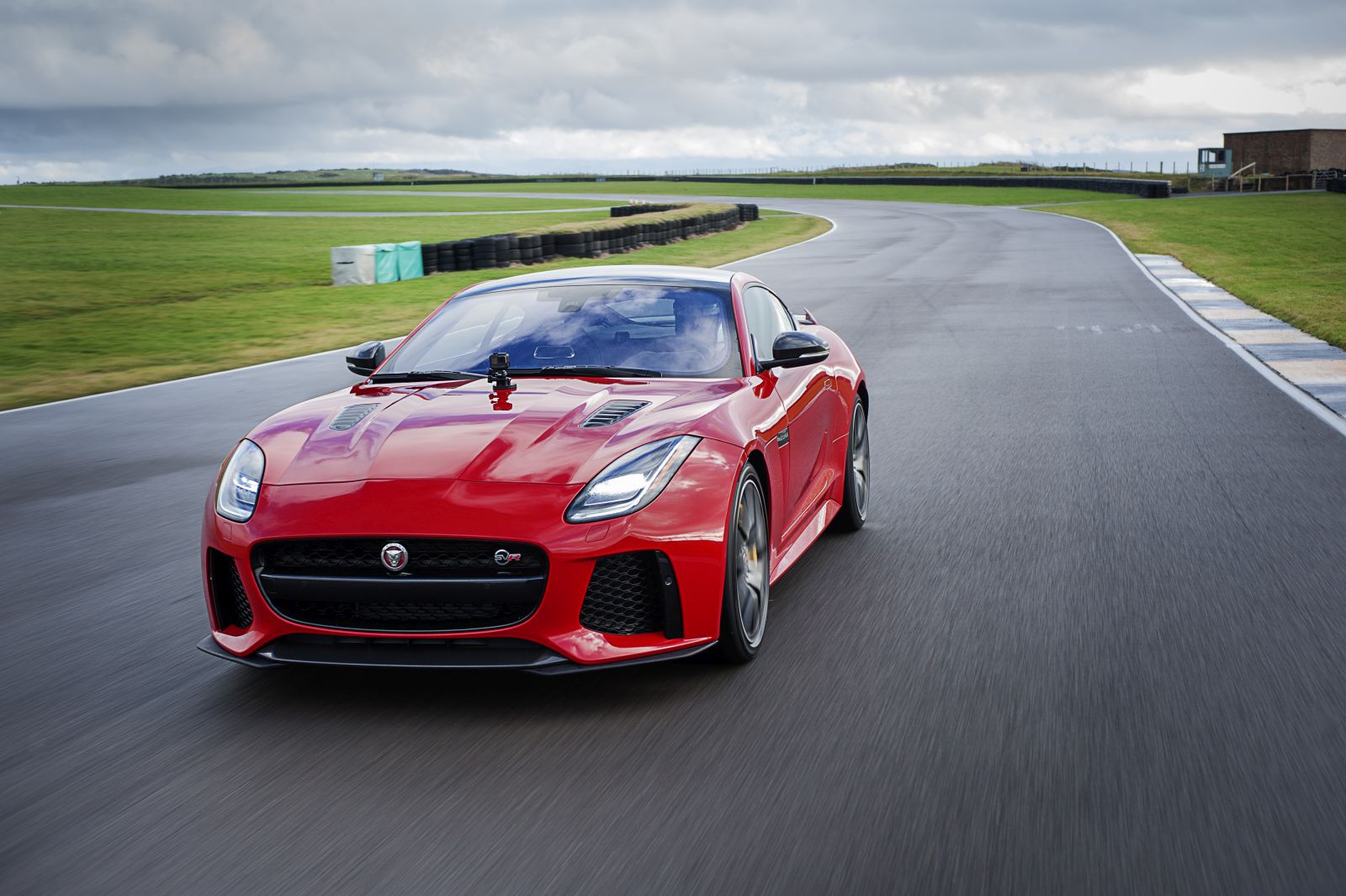 Jaguar F-Type 2017, más tecnología y nueva versión 400 Sport 1 jaguarf type201704 1
