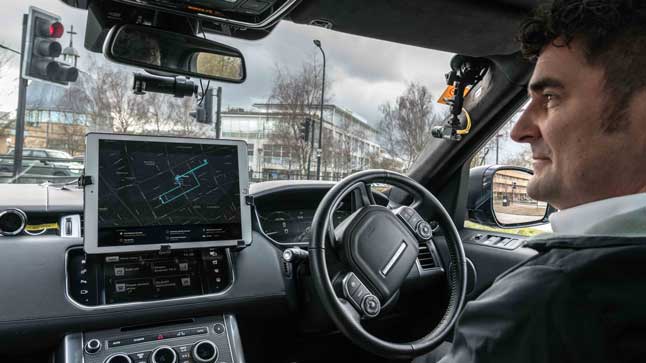 Jaguar trabaja para mejorar la seguridad de los coches autónomos 1 jlrautoplex conduccio769n autonoma