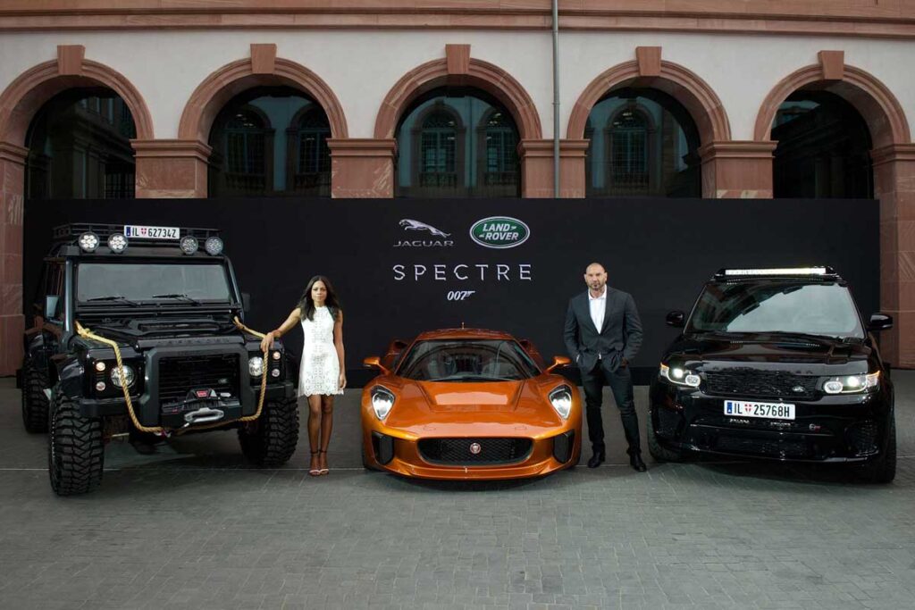 Jaguar y Land Rover presentan los nuevos coches de Bond 1 jlrjames bondspectre15092015