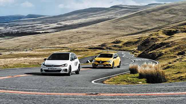 Renault Mégane R.S. Trophy frente a Volkswagen Golf GTI TCR 1 mal00731