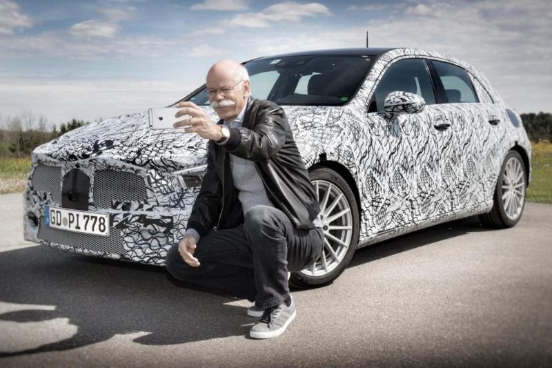 Dieter Zetsche nos enseña los primeros teasers del Mercedes-Benz Clase A 2018 1 merche3