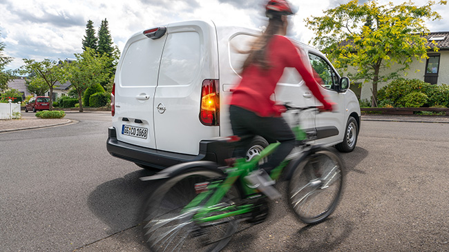El Opel Combo Cargo estrena un sistema de cámaras para mejorar la visibilidad 1 opel combo surround rear vision camera