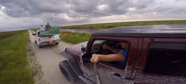 Cuando la conducción y un palo selfie se juntan... 1 palo1