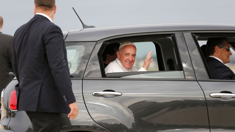 El primer coche del Papa en su visita a los EE.UU. ha sido... un Fiat 500L 1 papa1 1