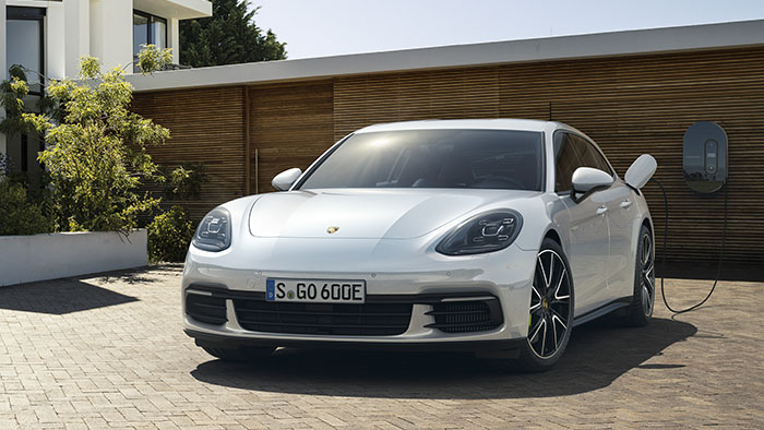 Modelos de Porsche con pegatina ECO o Cero de la DGT 1 porschepanamera4e hybridsportturismo1