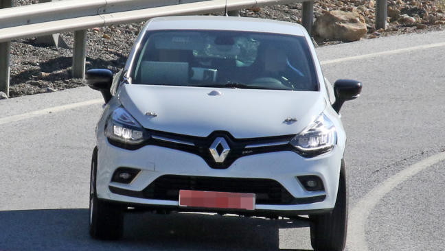 Fotos espía del Renault Clio SUV 47 preview 6a5e2cae5e3e8