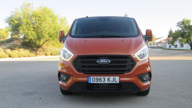 Fotos del Ford Transit Custom 2018 1 Ford Transit Custom Kombi: una alternativa para familias muy numerosas