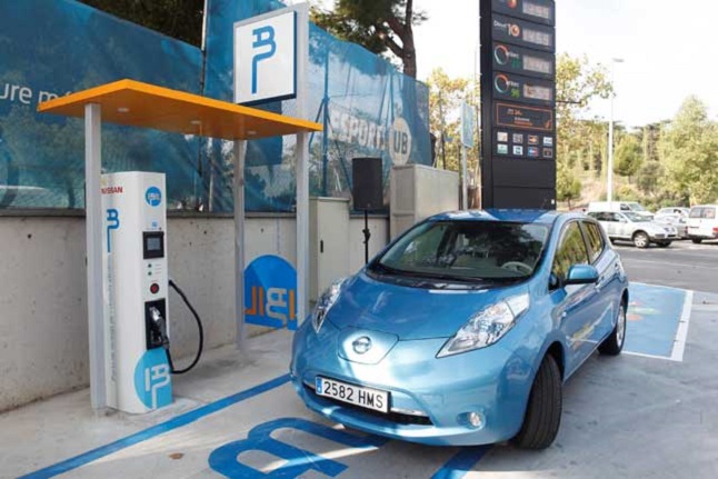 Cataluña se vuelca con los coches eléctricos 1 punto de recarga rapida de nissan barcelona