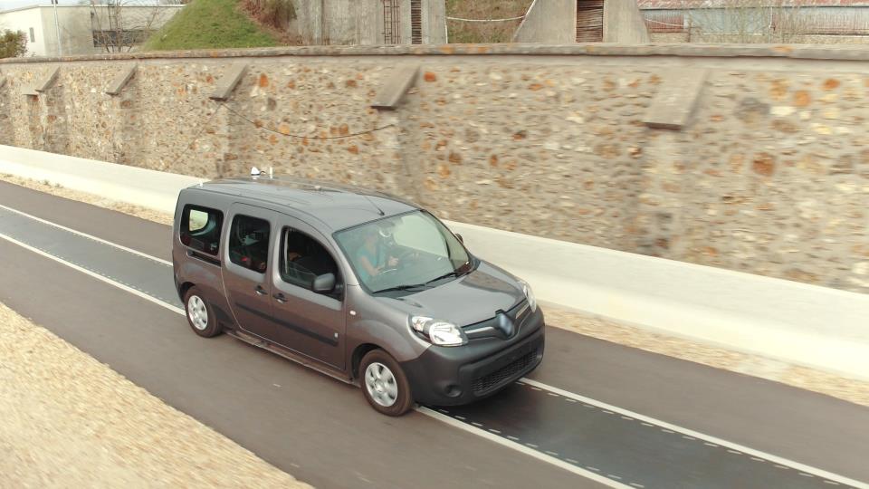 Renault trabaja en un proyecto de carga de vehículos eléctricos en movimiento 1 renault91437globalen