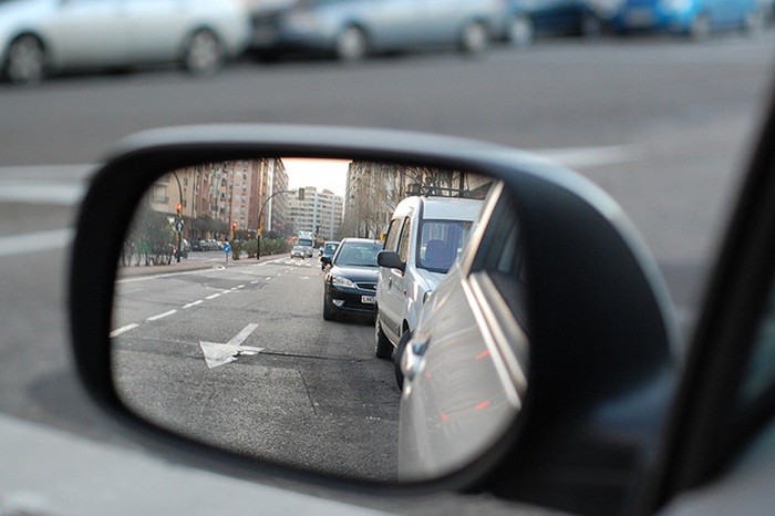 La estafa del retrovisor llega a España ¿Cómo lo hacen? 1 timo del retrovisor