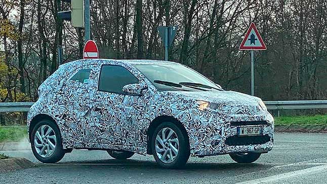 Nuevo Toyota Aygo 2022: ¡primeras fotografías espía de la próxima generación! 1 toyota aygo 1