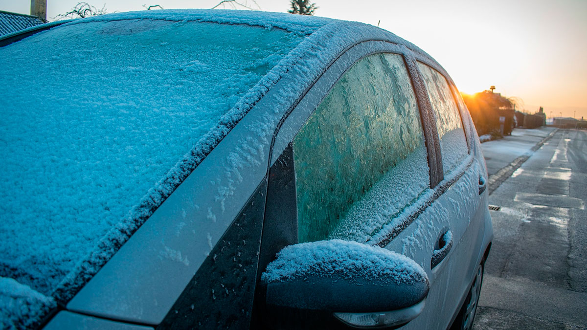 Los mejores consejos para retirar el hielo del parabrisas 1 travel 33053101920