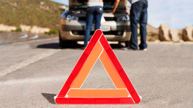 La DGT quiere sustituir los triángulos de señalización por señales luminosas 1 triangulos 1