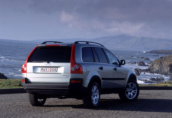 Volvo XC90 año 2003 trasera