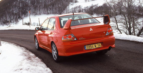 Mitsubishi Lancer Evo VIII año 2004 trasera