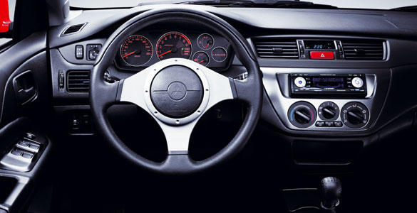Mitsubishi Lancer Evo VIII año 2004 interior