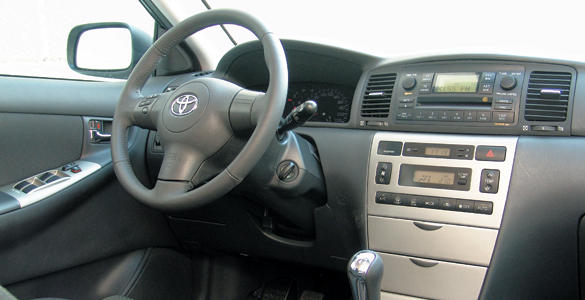 Toyota Corolla 2.0 (2004) D4-D Sol interior1