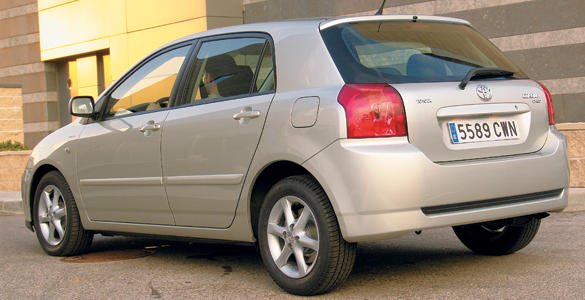Toyota Corolla 2.0 (2004) D4-D Sol trasera1