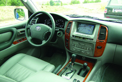 land-cruiser-vs-range-rover-110