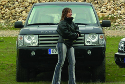 land-cruiser-vs-range-rover-210