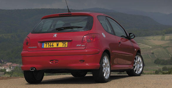 Peugeot 206 año 2004 trasera