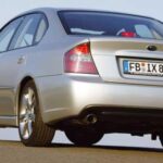 Subaru Legacy año 2004 trasera