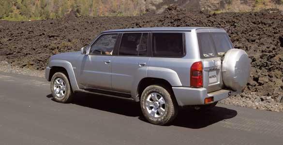 Nissan Patrol año 2004 trasera