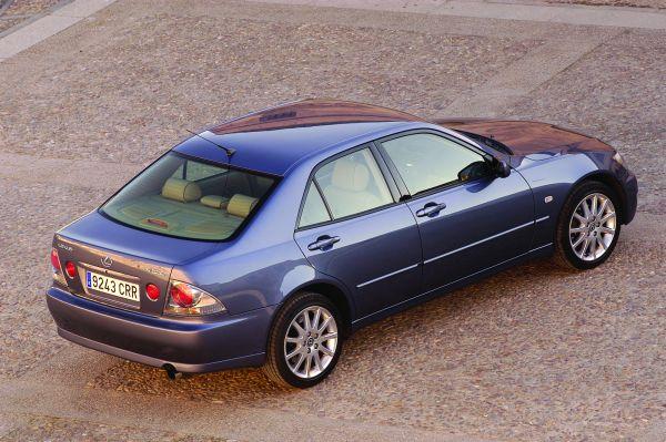 lexus is 200 trasera tres cuartos picado