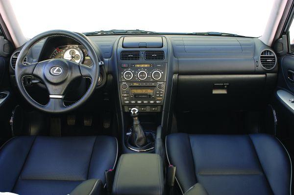 lexus is 200 noviembre 2004 interior