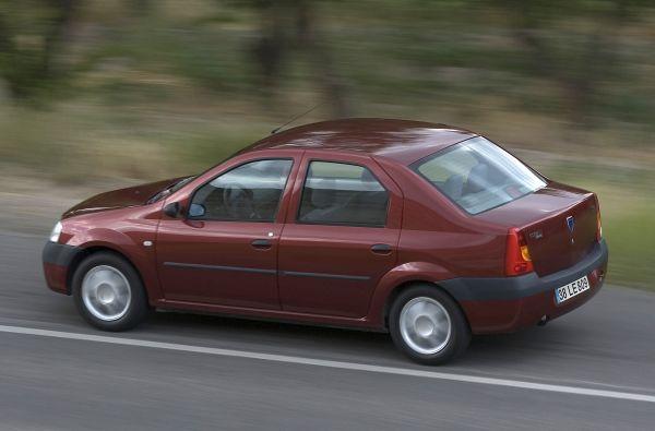 dacia logan noviembre 2004 trasera tres cuartos picado