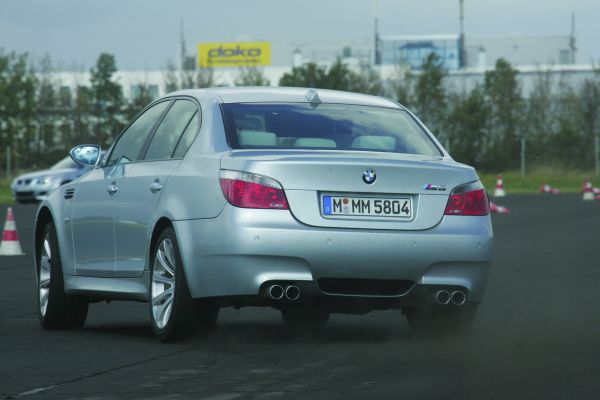 bmw m5 noviembre 2004 trasera tres cuartos