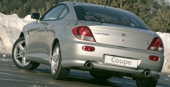 Hyundai 2.0 (2005) 16V Coupé trasera