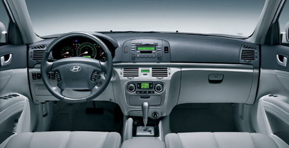 Hyundai Sonata (2005) 2.4 Style interior