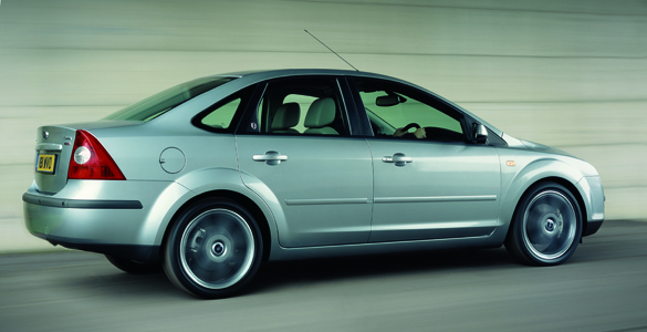Ford Focus 1.6 (2005) TDCI Sedan trasera1