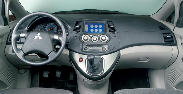 Mitsubishi Grandis (2005) 2.0 DI-D Intense interior5 Mitsubishi Grandis (2005) 2.0 DI-D Intense interior5