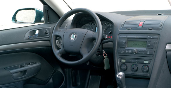 Skoda Octavia (2006) 2.0 TDI interior2