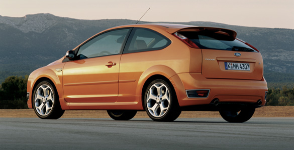 Ford Focus (2005) ST 3p 3/4 Trasera