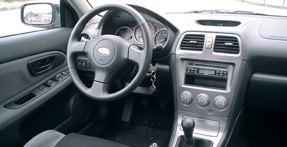 Subaru Impreza (2005) 2.0 R delantera interior