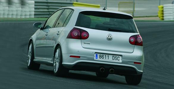 volkswagen-golf-r32-131