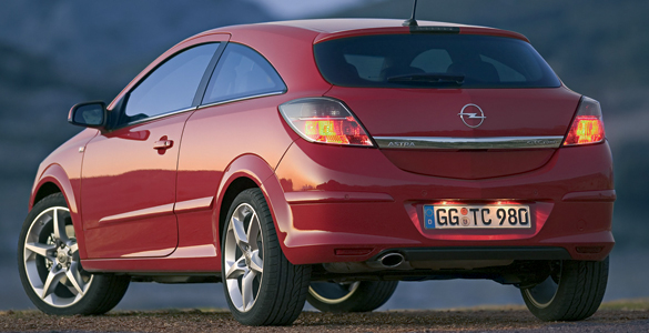 Opel Astra GTC 2.0t 170 Sport trasera