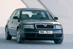 Skôda Superb 2006 3/4 delantero