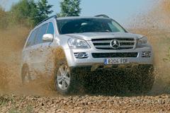 Mercedes GL 320 CDI vs Jeep Commander 3.0 CRD