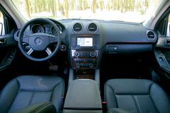 Mercedes GL 320 CDI vs Jeep Commander 3.0 CRD