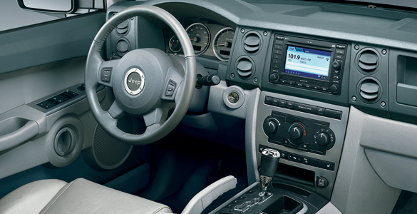 Jeep Commander (2006) 3.0 CRD interior1