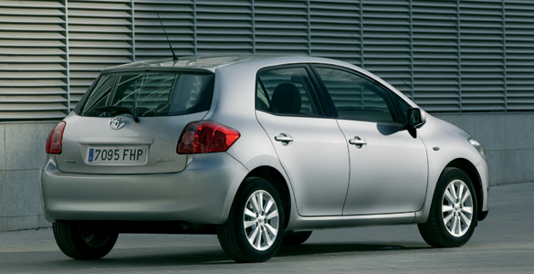 Toyota Auris (2007) 2.0 D-4D 5P 3/4 Trasera